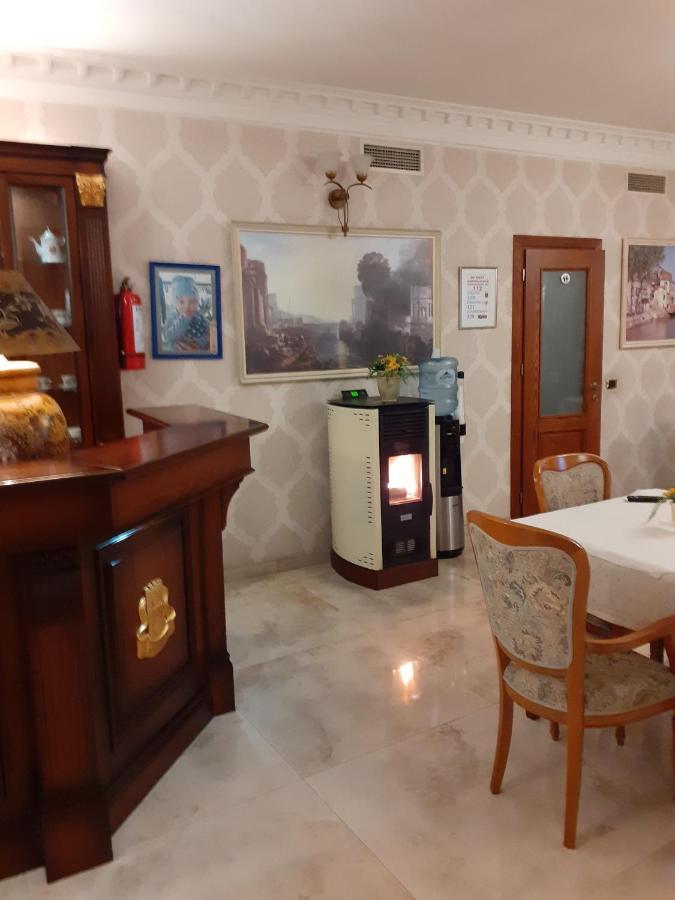 Hotel Guri Elbasan Buitenkant foto