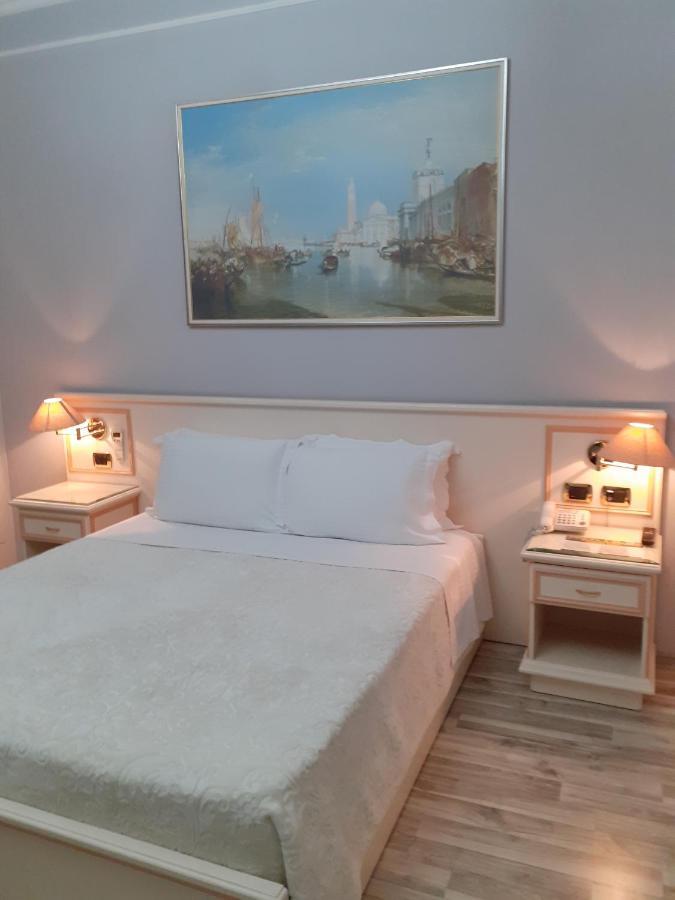 Hotel Guri Elbasan Buitenkant foto