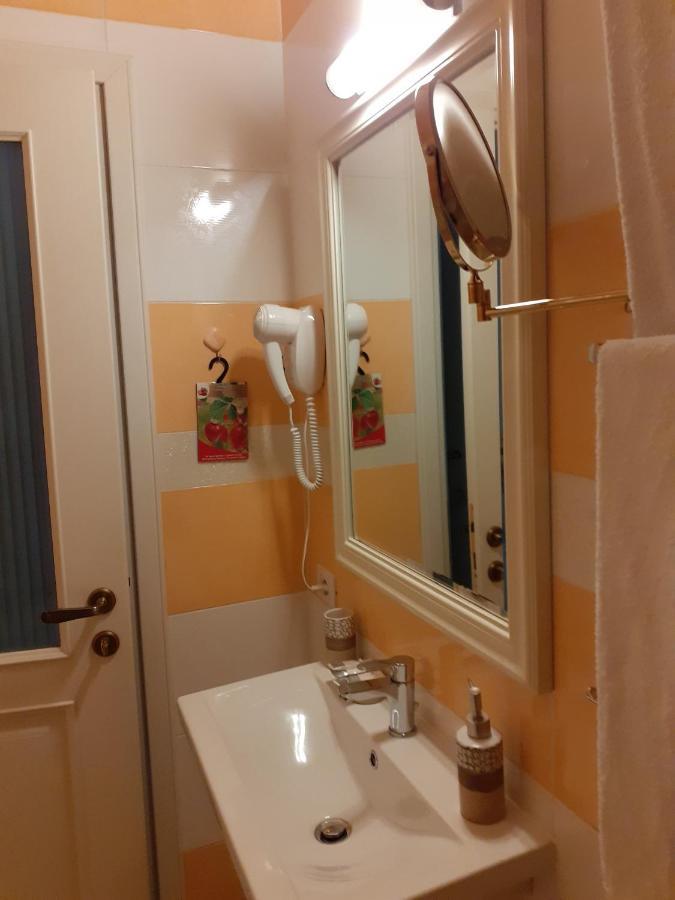 Hotel Guri Elbasan Buitenkant foto