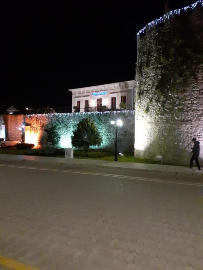 Hotel Guri Elbasan Buitenkant foto
