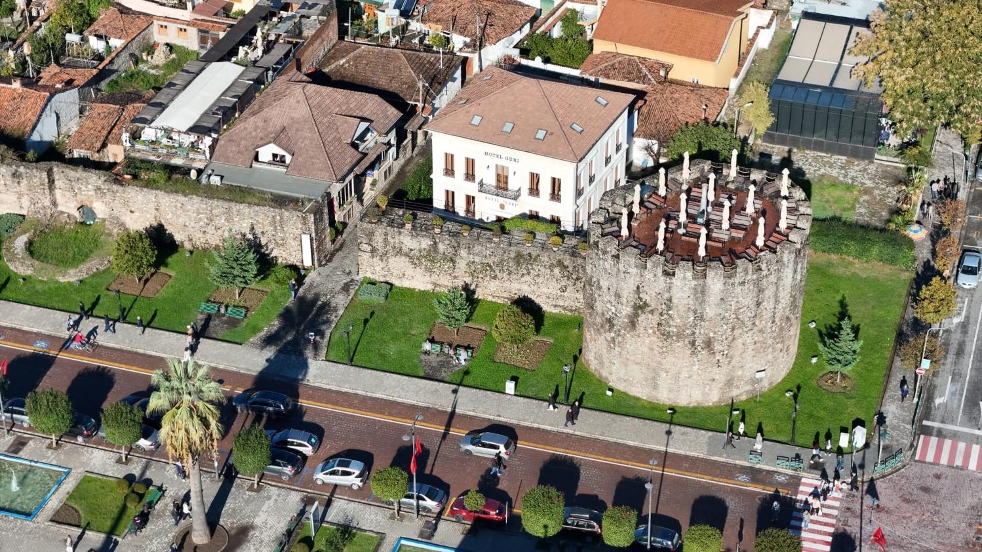 Hotel Guri Elbasan Buitenkant foto