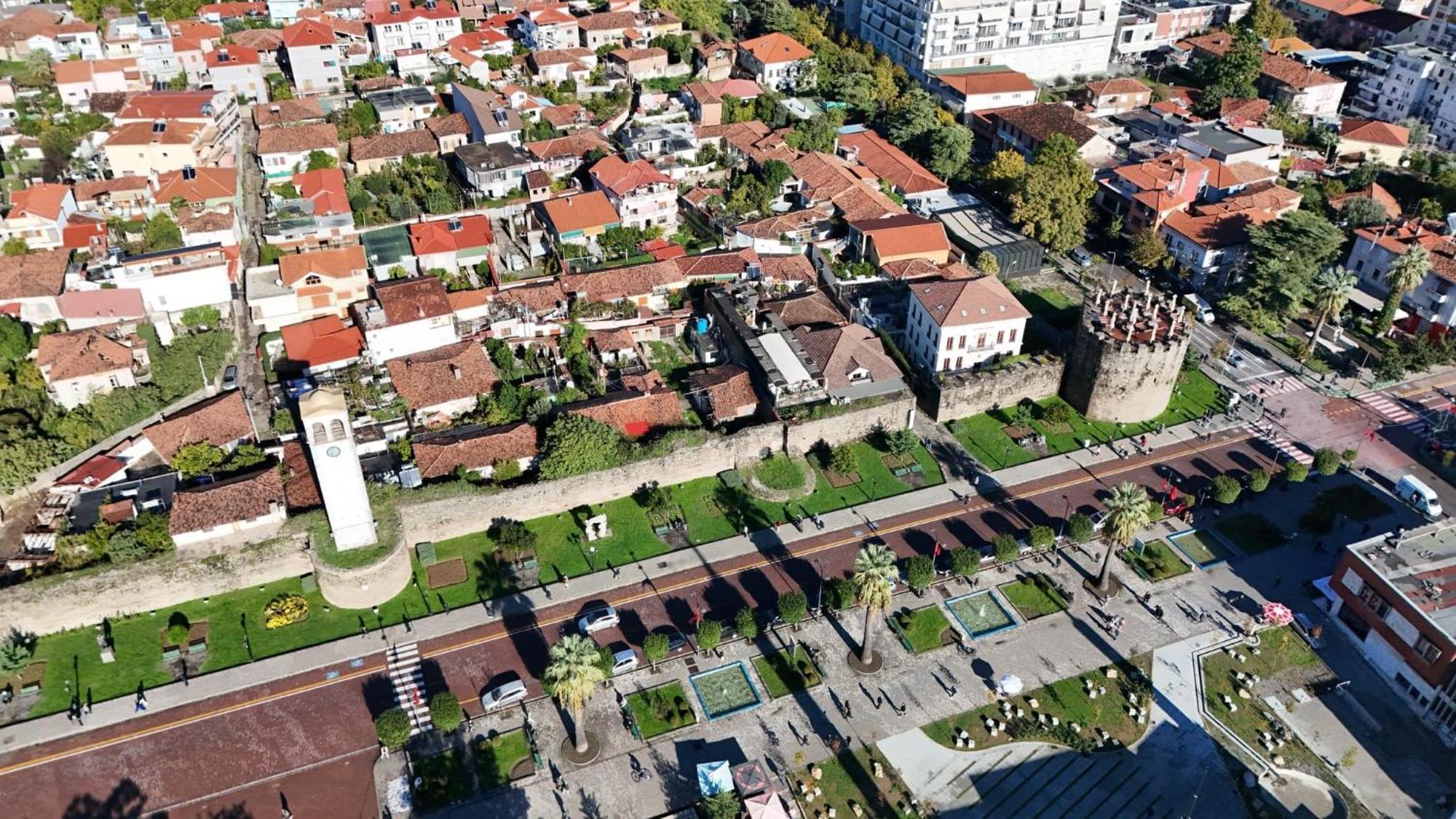 Hotel Guri Elbasan Buitenkant foto